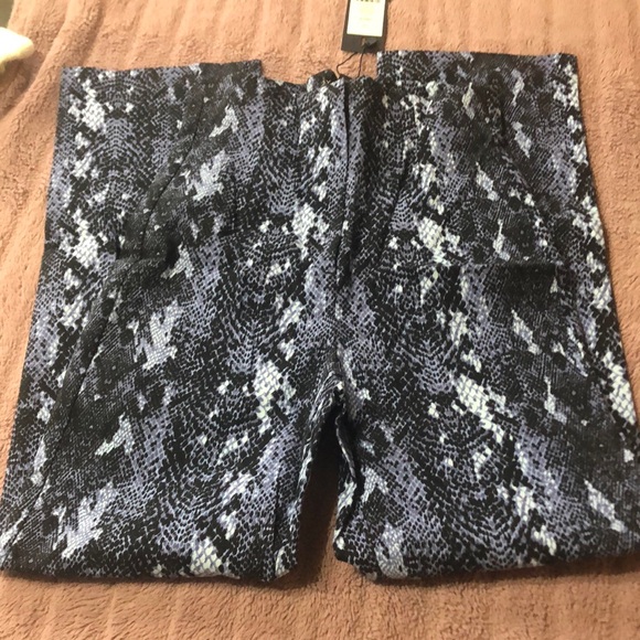 Ladies Dynamite Grace Straight Leg Blue Snakeskin Pant - Size Medium - Picture 1 of 7